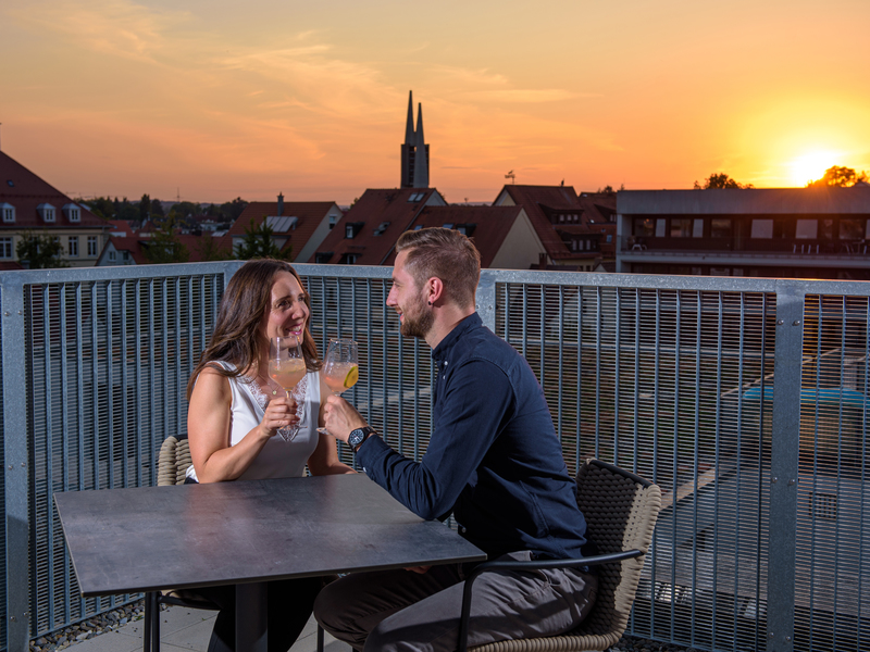 Schlemmen, Schlummern, Schampus schlürfen