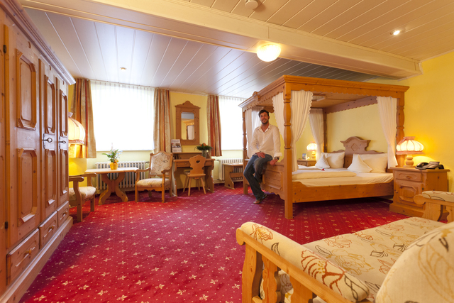 Doppelzimmer mit Himmelbett
