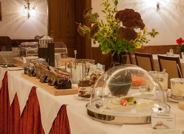 breakfast room