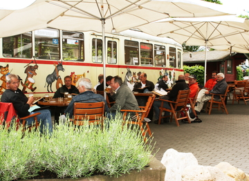 .. oder genießen Sie ein paar schöne Stunden in unserem Biergarten.