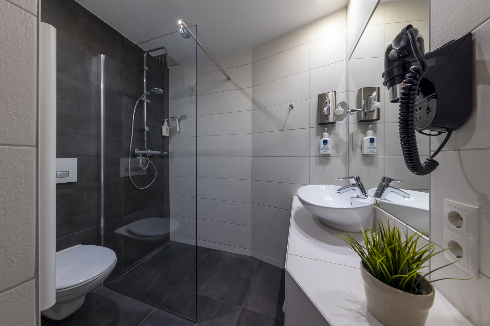 Unsere Zimmer sind mit modernen Badezimmern ausgestattet