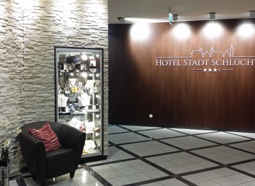 Entrance - logo