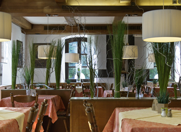 In unserem Restaurant können Sie eine Vielzahl von regionalen Speisen genießen.