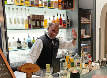 ...oder unsere gut ausgestattete Bar.