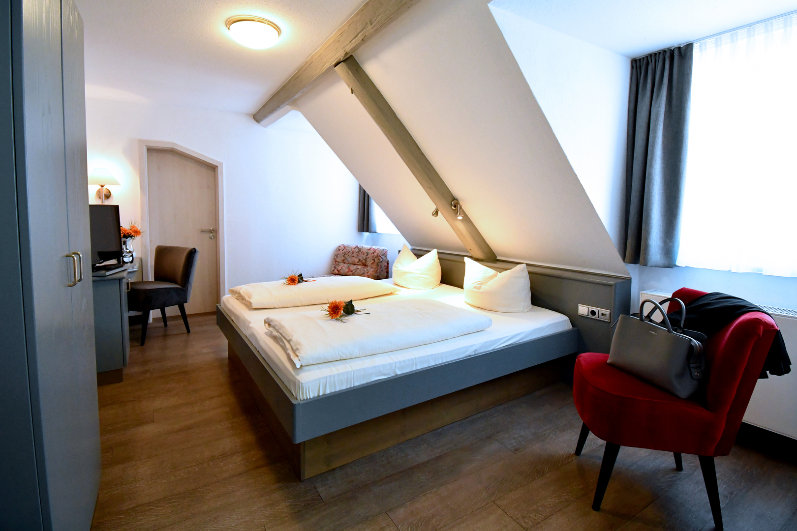Genießen Sie ihren Aufenthalt in einem unserer komfortablen Zimmer.