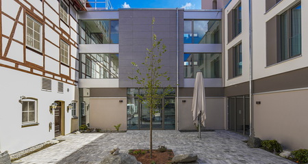 Akzent_hotel_laupheimer_hof_hoteleingang_blick_vom_innenhof