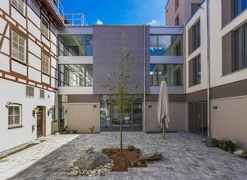 Akzent_hotel_laupheimer_hof_hoteleingang_blick_vom_innenhof