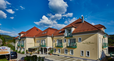 Akzent_wellnesshotel_bayerwald-residenz_neukirchen_hausansicht_sommer_