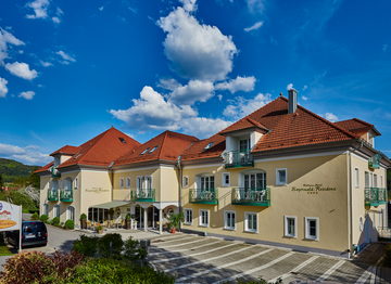 Akzent_wellnesshotel_bayerwald-residenz_neukirchen_hausansicht_sommer_