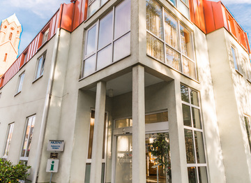 Akzent_hotel_trebbin_hausansicht_mit_hoteleingang