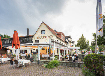 Biergarten_ansicht_von_parkplatz