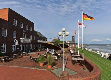 Strandhotels_seestern_delphin_wilhelmshaven_au%c3%9fenansicht_(5)