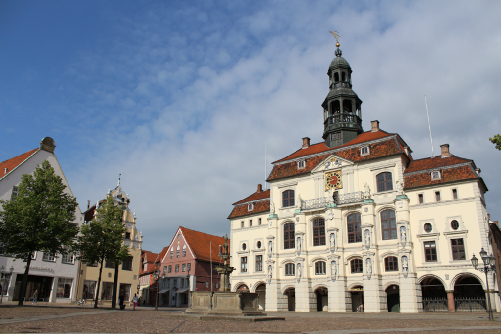 Rathaus_l%c3%bcneburg