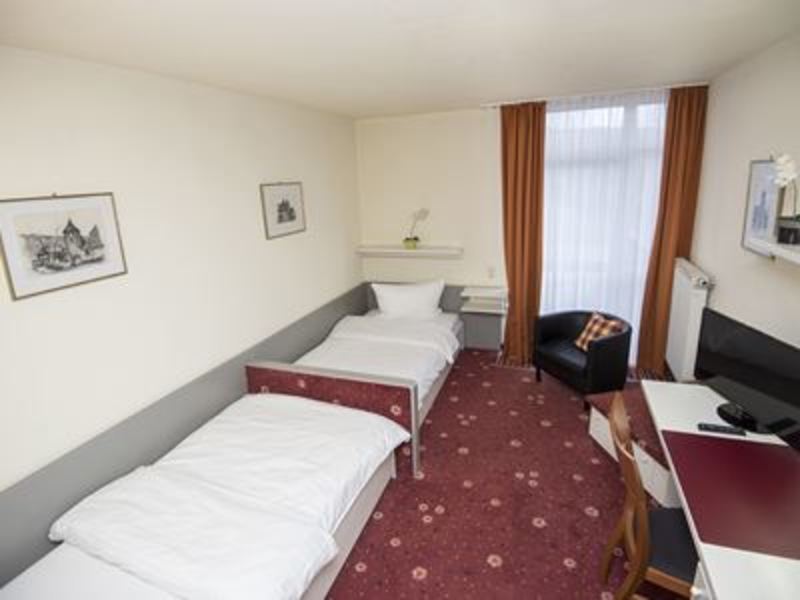 Hotel-hoehenblick-zimmer-zwei-bett-02-big-289908