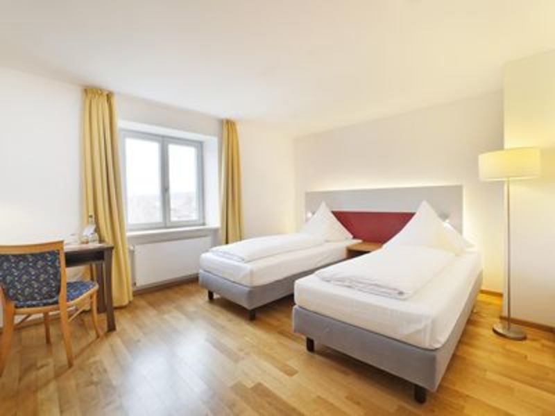 Zimmer-213-02-big-141839